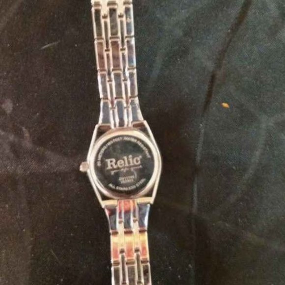 RELIC BY FOSSIL WATCH, QUEENS COURT QUARTZ STAINLESS STEEL - Picture 6 of 9